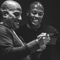 Ganz nah dran: Regisseur Allen Hughes (l.) mit Dr. Dre.